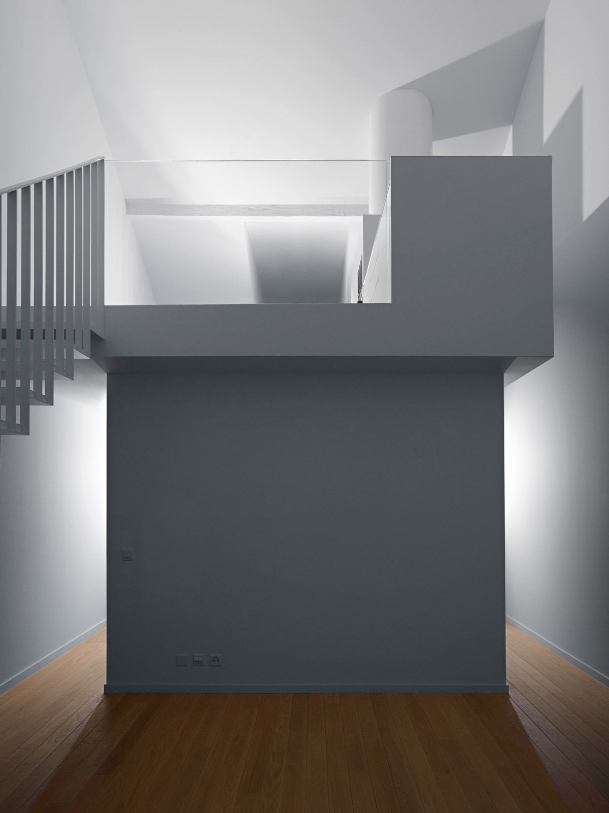 double height white house fdmp architects