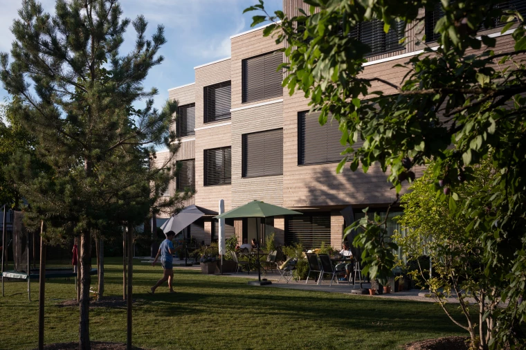 backyard facade offsets cedar housing fdmp architects